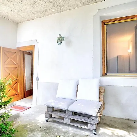 Sleeps 2 Air Con
