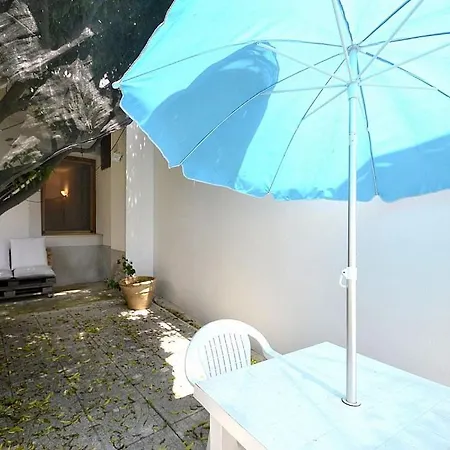 Sleeps 2 Air Con Апартаменты