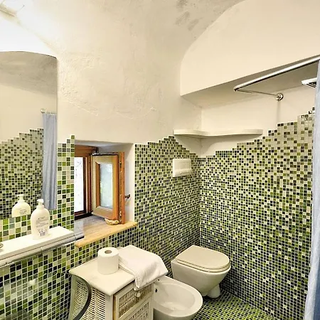 Sleeps 2 Air Con