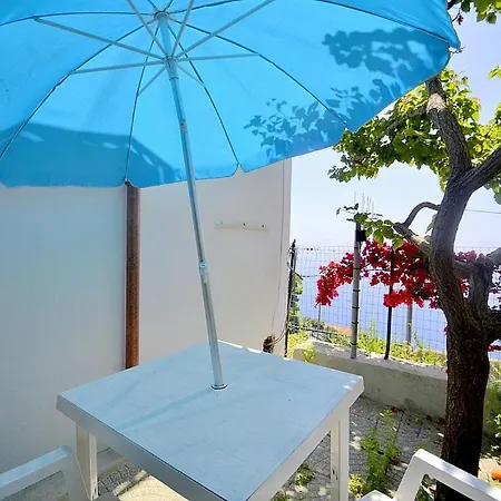 Sleeps 2 Air Con *